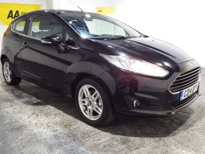 Begagnad Ford Fiesta Zetec 100 HK (73 kW) 2014 Svart Halvkombi