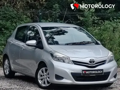 Used Toyota Yaris 90 HP (66 kW) 2011 Silver Hatchback