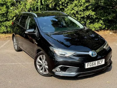 Used Toyota Auris Hybrid