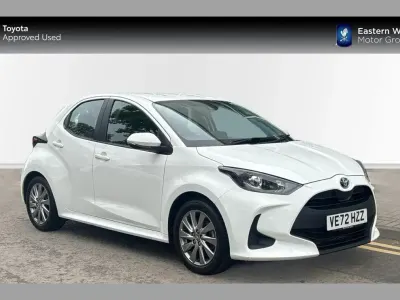 Used Toyota Yaris 113 HP (83 kW) 2023 White Hatchback