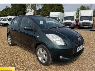 Begagnad Toyota Yaris 85 HK (62 kW) 2006 Grön Halvkombi