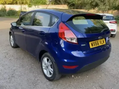 Usado Ford Fiesta Zetec 100 HP (73 kW) 2016 Azul Citadino