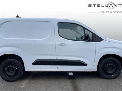 Used Peugeot Partner S 129 HP (94 kW) 2024 White MPV