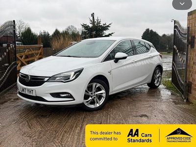 Used Vauxhall Astra SRi 2017 White Hatchback