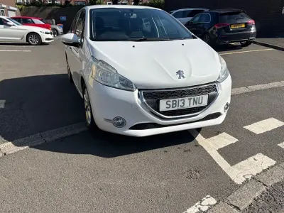 Used Peugeot 208 Active 82 HP (60 kW) 2013 White Hatchback