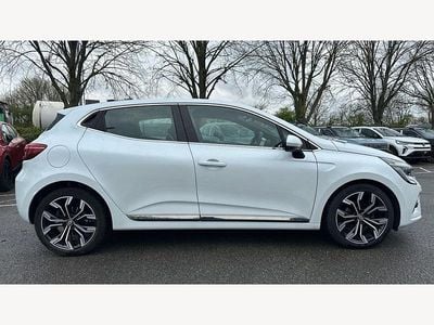 Used Renault Clio V SE 90 HP (66 kW) 2022 White  Hatchback