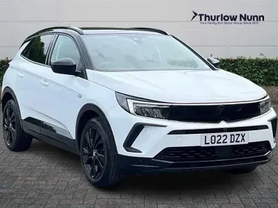 Begagnad Vauxhall Grandland X GS Line 130 HK (95 kW) 2022 Vit SUV