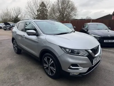 Used Nissan Qashqai N-Connecta 116 HP (85 kW) 2017 Silver SUV