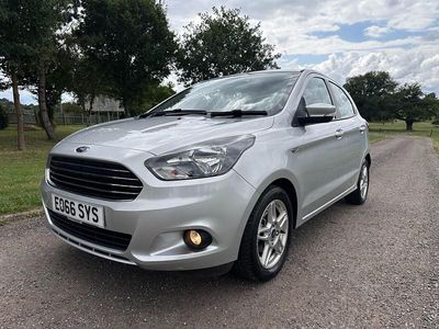 Usado Ford Ka Plus Zetec 70 HP (51 kW) 2016 Prateado Citadino