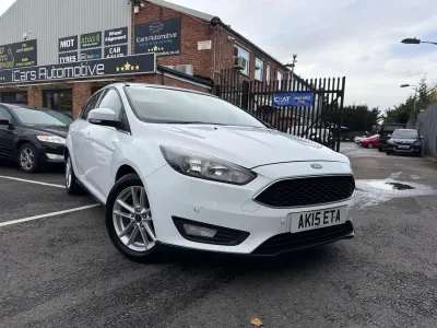 Used Ford Focus Zetec 2015 White Hatchback