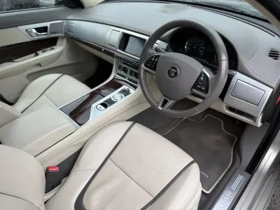 Używany Jaguar XF Portfolio 2014 Złoty Sedan/Limuzyna