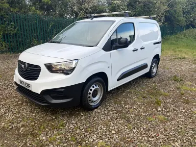 Usado Vauxhall Combo 100 CV (73 kW) 2021 Blanco Monovolumen