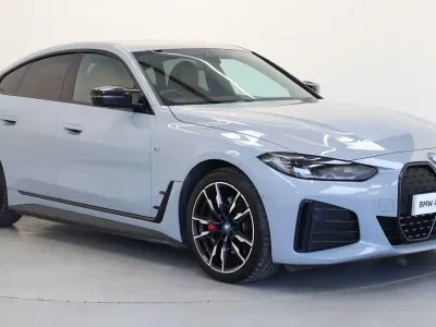 Begagnad BMW i4 Shadowline 400 kW (544 HK) 2023 Grå Sedan