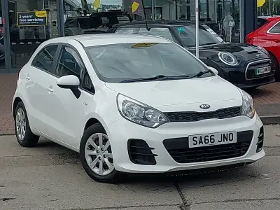 Used Kia Rio Air 2016 White Hatchback