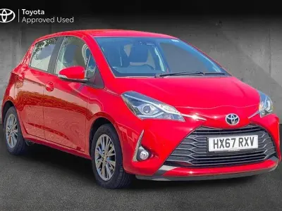 Usado Toyota Yaris 111 HP (81 kW) 2017 Vermelho Citadino