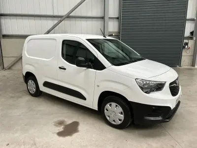 Used Vauxhall Combo Edition 100 HP (73 kW) 2019 White MPV