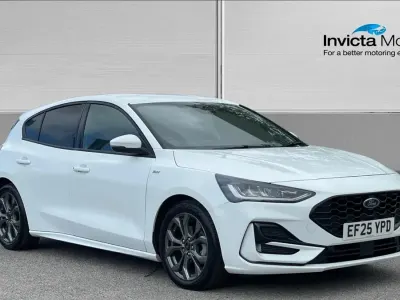 Used Ford Focus ST-Line 125 HP (91 kW) 2025 White Hatchback