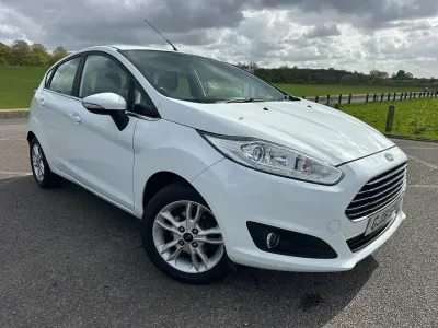 Begagnad Ford Fiesta Zetec 82 HK (60 kW) 2016 Vit Halvkombi