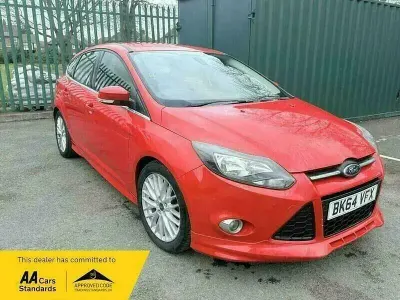 Używany Ford Focus Zetec 125 KM (91 kW) 2014 Czerwony Hatchback