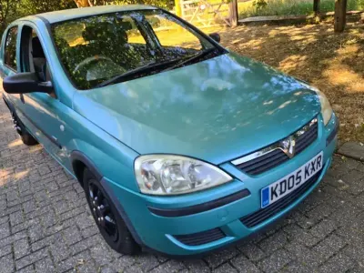 Used Vauxhall Corsa 80 HP (58 kW) 2005 Green Hatchback