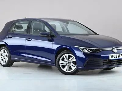 Używany VW Golf VIII Life 131 KM (96 kW) 2023 Niebieski Hatchback