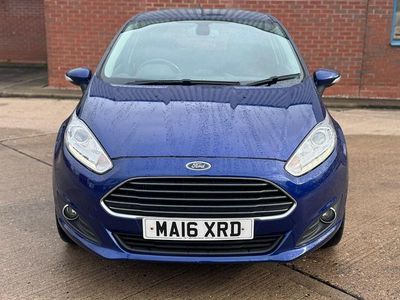 Usado Ford Fiesta Titanium 75 HP (55 kW) 2016 Azul Citadino
