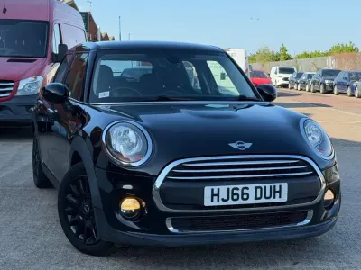 Usado Mini ONE Hatch 102 CV (75 kW) 2016 Negro Utilitario