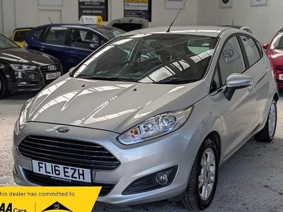 Używany Ford Fiesta Zetec 82 KM (60 kW) 2016 Srebrny Hatchback