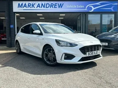 Used Ford Focus ST-Line 125 HP (91 kW) 2018 White Hatchback