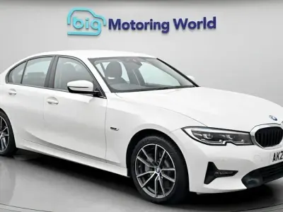 Usado BMW 330e Sport Line 292 HP (214 kW) 2022 Branco Sedan