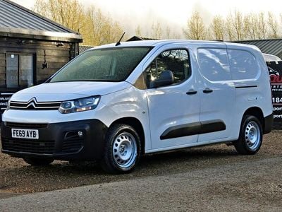 Used Citroën Berlingo 99 HP (72 kW) 2019 White MPV