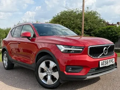 Used Volvo XC40 Momentum 2018 Red SUV