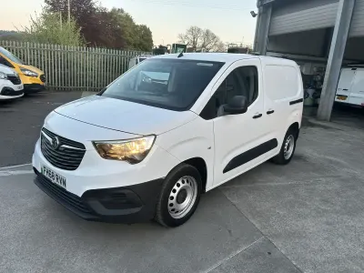 Used Vauxhall Combo Edition 100 HP (73 kW) 2019 White MPV