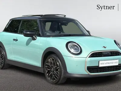 Usado Mini Cooper Hatch 113 kW (154 CV) 2025 Verde Utilitario