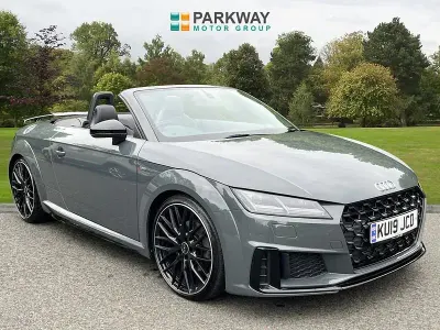 Begagnad Audi TT Black Edition 245 HK (180 kW) 2019 Grå Cab