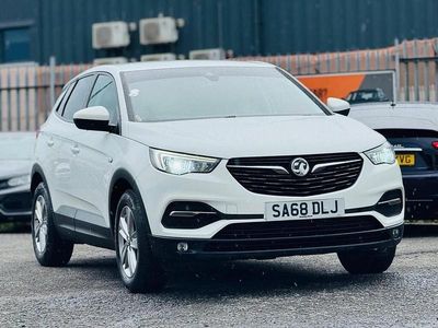 Used Vauxhall Grandland X S 120 HP (88 kW) 2018 White SUV
