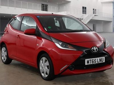 Begagnad Toyota Aygo X-play 69 HK (50 kW) 2015 Röd Halvkombi