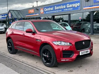 Begagnad Jaguar F-Pace R-Sport 180 HK (132 kW) 2019 Röd SUV