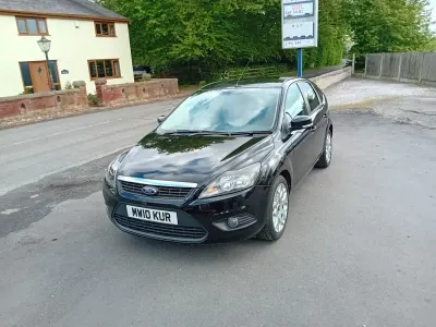 Second-hand Ford Focus Zetec 2010 Negru Hatchback