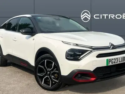 Używany Citroën e-C4 Shine 100 kW (136 KM) 2023 Biały Hatchback