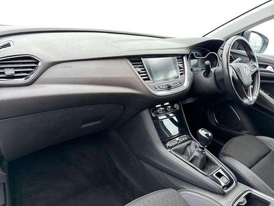 Used Vauxhall Grandland X SRi 128 HP (94 kW) 2020 White SUV