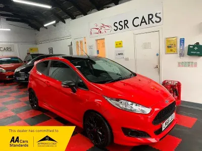 Używany Ford Fiesta Zetec 140 KM (102 kW) 2016 Czerwony Hatchback