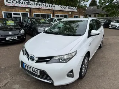 Used Toyota Auris Hybrid 2015 White Estate