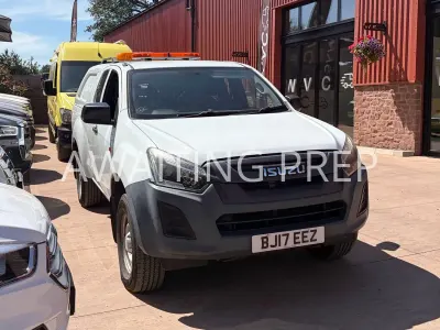 Used Isuzu D-Max 160 HP (117 kW) 2017 White Pickup