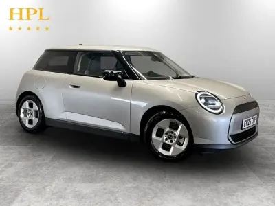 Usado Mini Cooper SE Classic 160 kW (218 CV) 2025 Plateado Utilitario