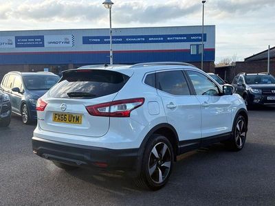 Used Nissan Qashqai N-Connecta 2016 Pure white SUV