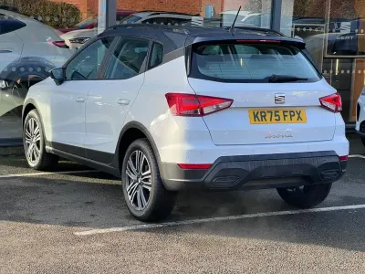 Usado Seat Arona SE Technology 113 CV (83 kW) 2025 Blanco SUV