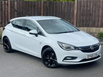 Used Vauxhall Astra SRi 2016 White Hatchback