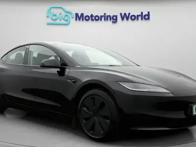 Używany Tesla Model 3 RWD 180 kW (245 KM) 2024 Czarny Sedan/Limuzyna