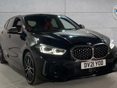 Begagnad BMW M135 M Sport 302 HK (222 kW) 2021 Svart Halvkombi
